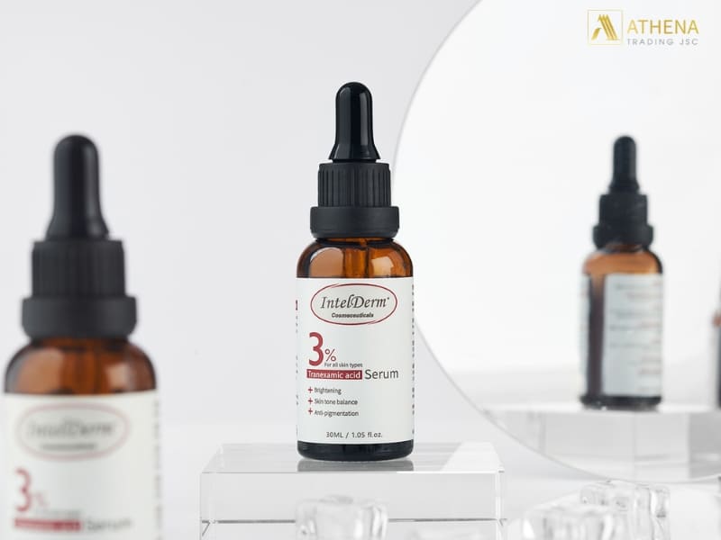 Sử dụng kem hoặc serum để dưỡng da