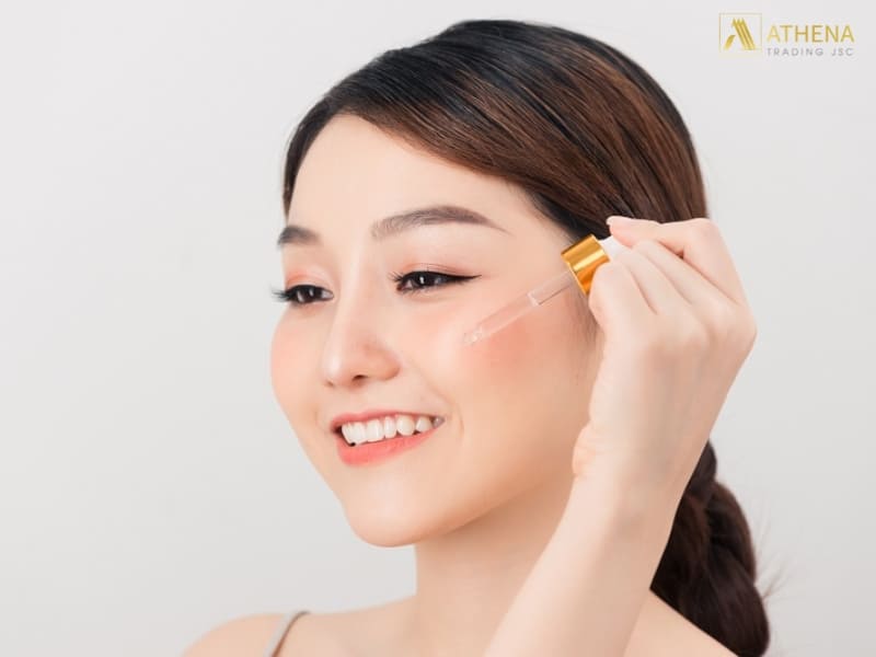 Apply một lượng serum vừa đủ, theo hướng dẫn sử dụng của hãng hoặc người có chuyên môn